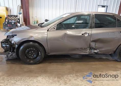 2016 Toyota Camry Le z USA, uszkodzony, nr VIN 4T4BF1FK6GR527874